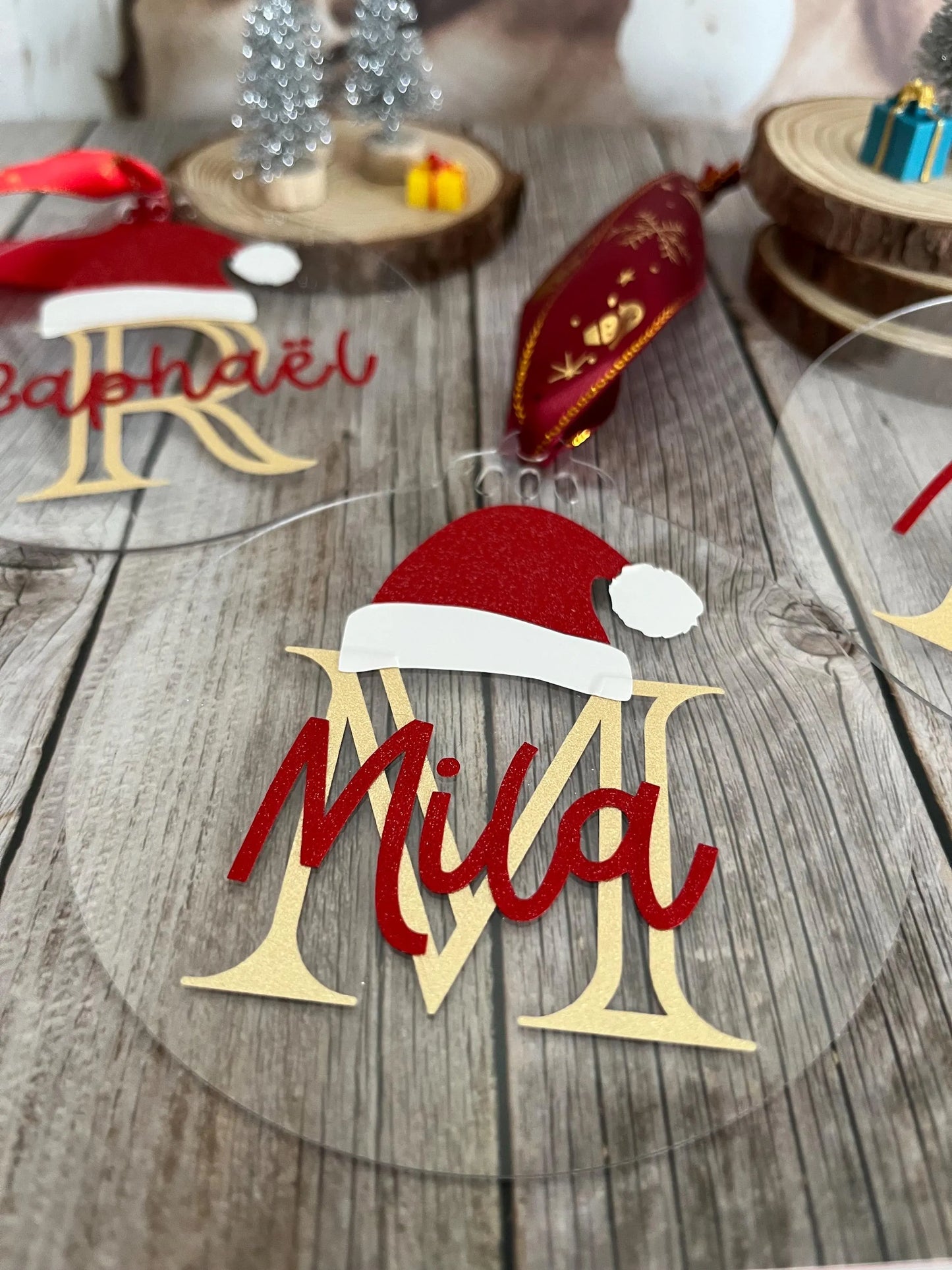 Boule de Noël / Marque place en plexiglass personnalisé(e)