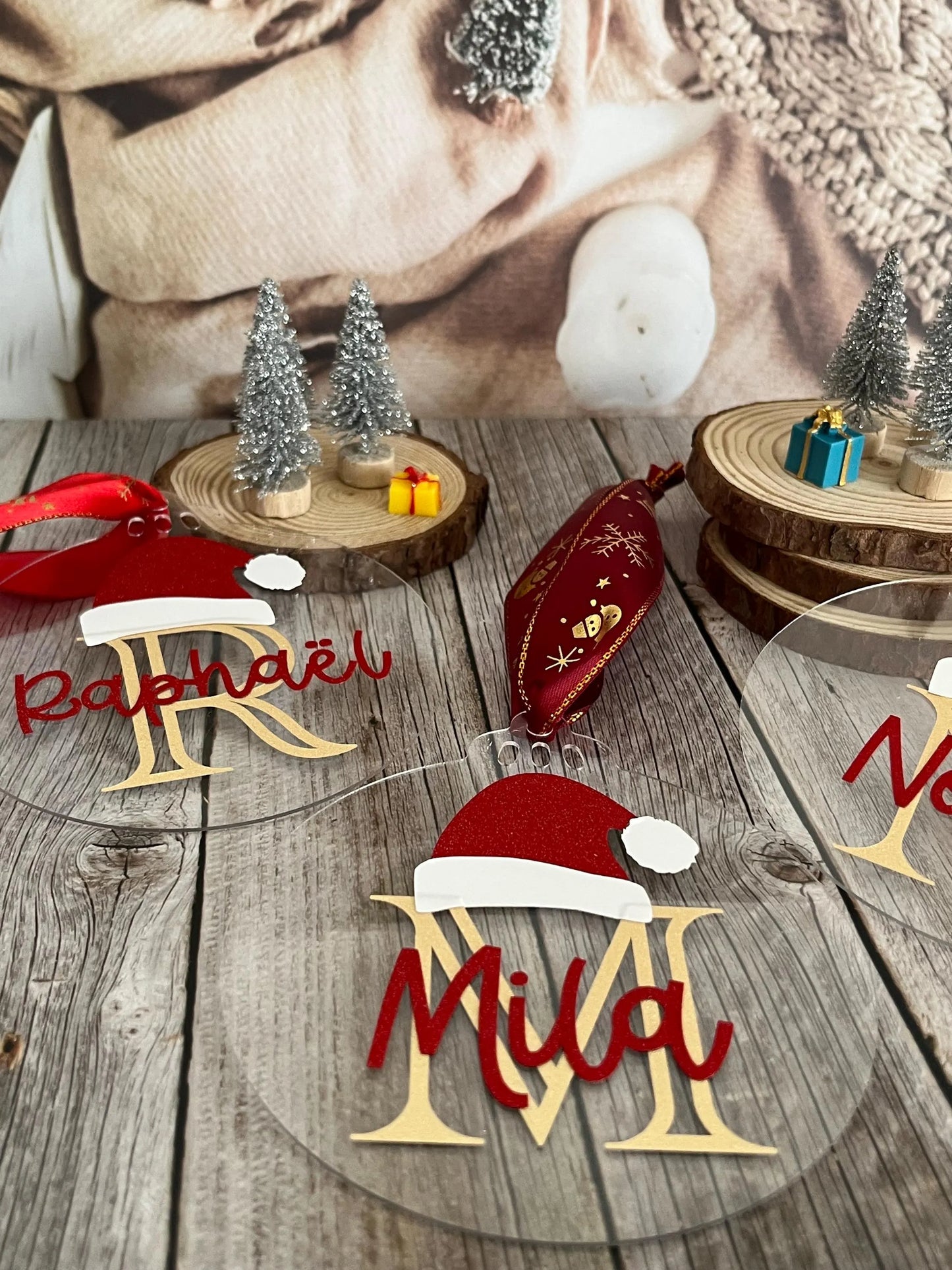 Boule de Noël / Marque place en plexiglass personnalisé(e)