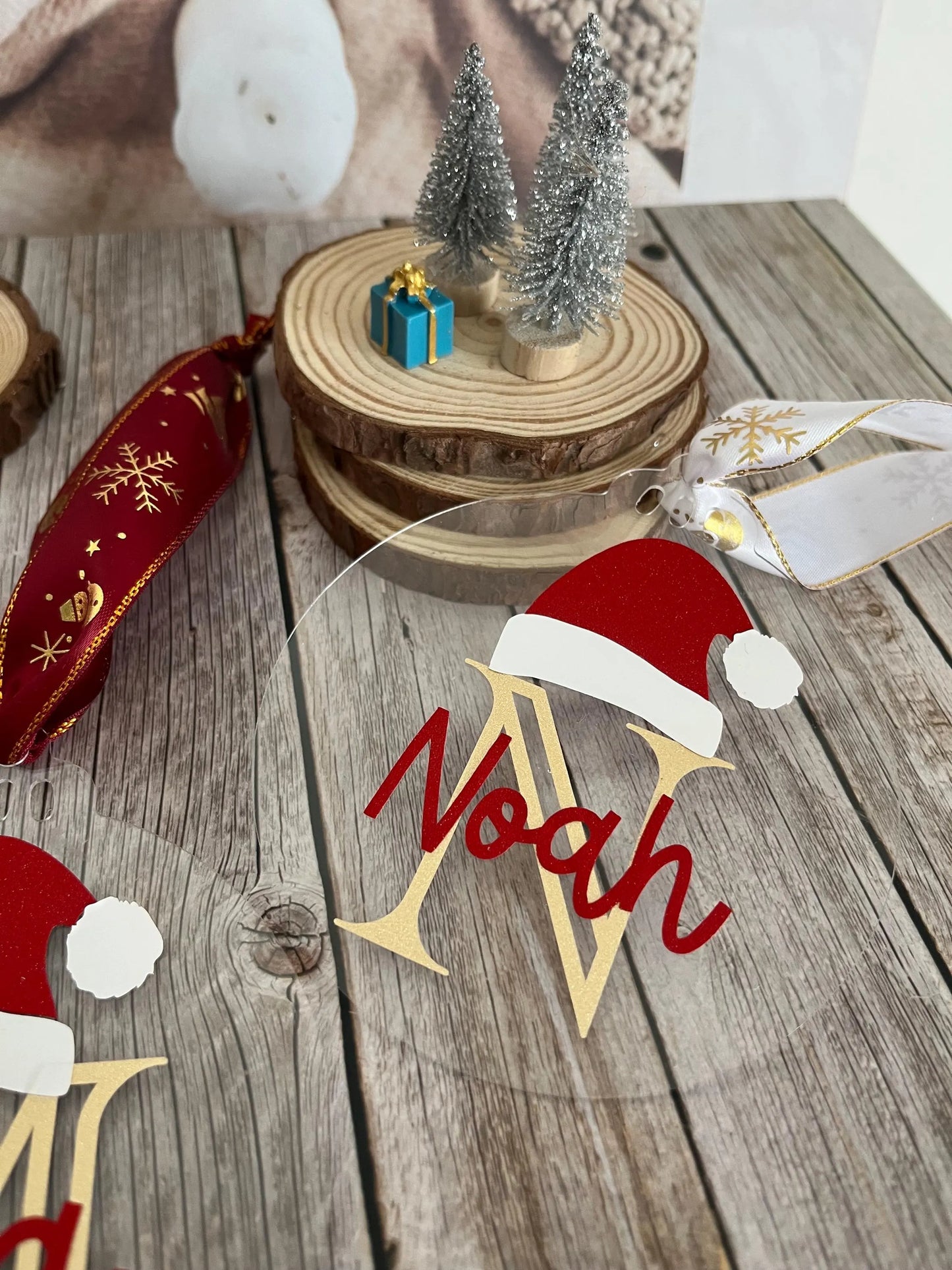 Boule de Noël / Marque place en plexiglass personnalisé(e)